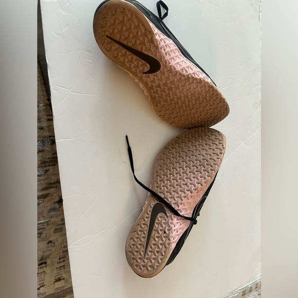 Nike Metcon 4 size 10 pink/ black - Picture 3 of 3
